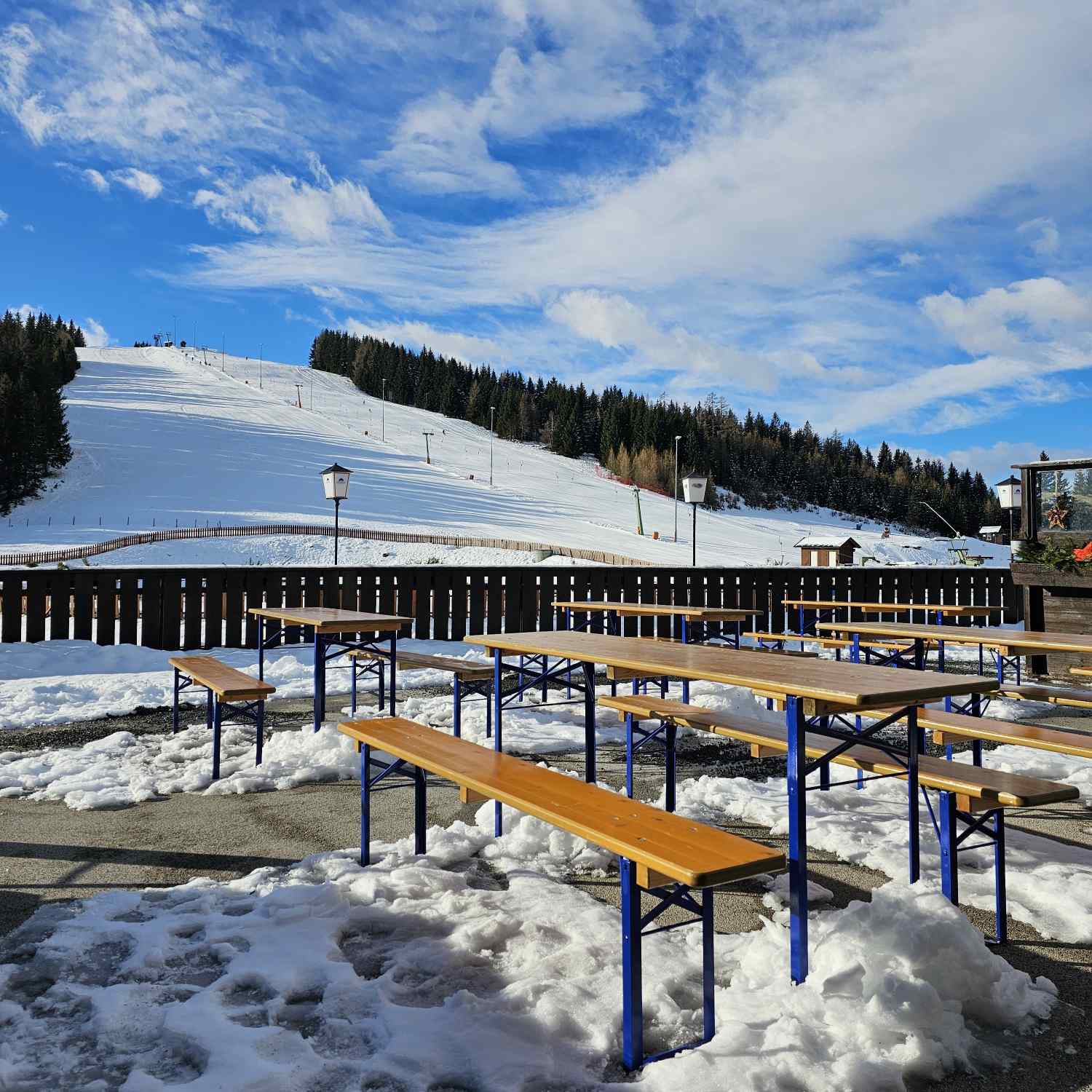 Almgasthof mit Sonnenterrasse im Skigebiet Simonhöhe